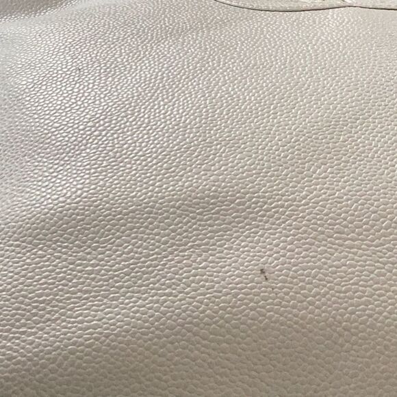 AUTHENTIC CHANEL WHITE LEATHER CC SHOULDER HANDBAG TOTE - Picture 9 of 15